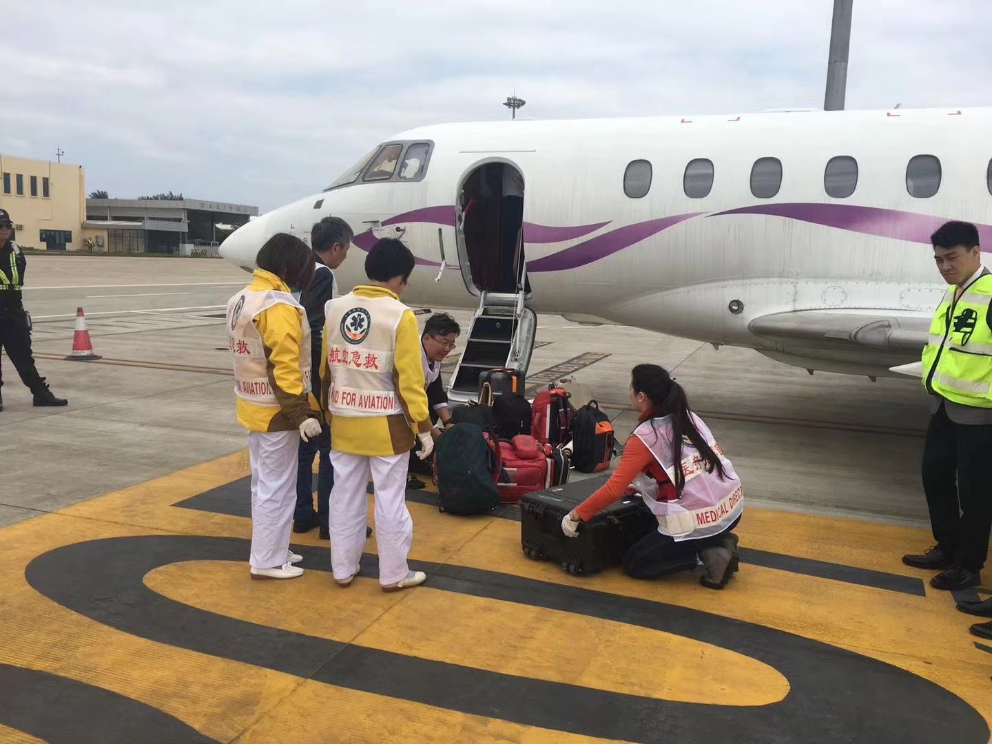 共青城市香港出入境救护车出租